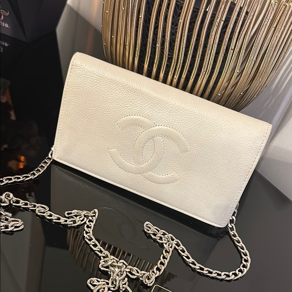 Chanel White Caviar Leather Wallet with Unbranded Silver Crossbody Chain - Picture 2 of 16
